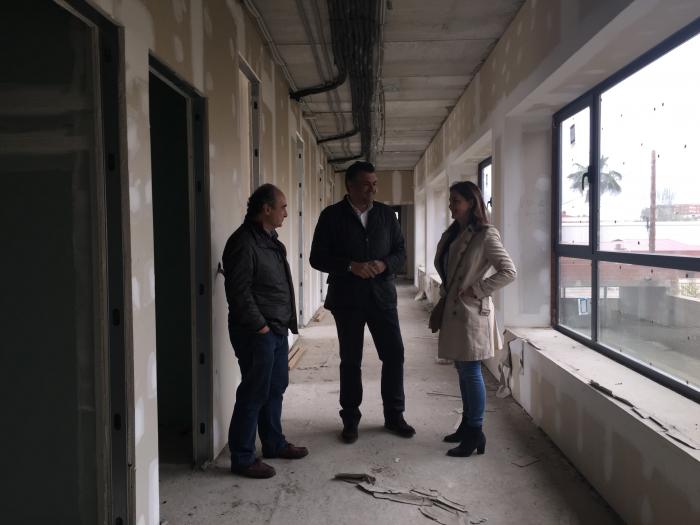 Ballestero demanda a la Junta 900.000 euros necesarios para concluir las obras en el Centro de Día de Coria