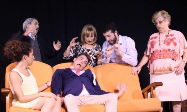 El grupo Coliseo Teatro representará «Tres papás para Toto» este viernes en la casa de cultura de Coria