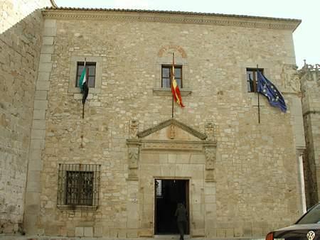 La Diputación de Cáceres destina 20 millones para mejorar los servicios en los municipios