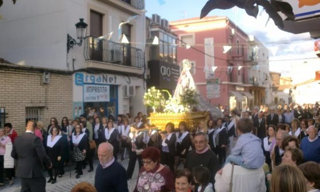 Decenas de vecinos de Moraleja participan este domingo en la procesión en honor a la Virgen de la Vega