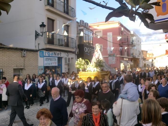 Decenas de vecinos de Moraleja participan este domingo en la procesión en honor a la Virgen de la Vega