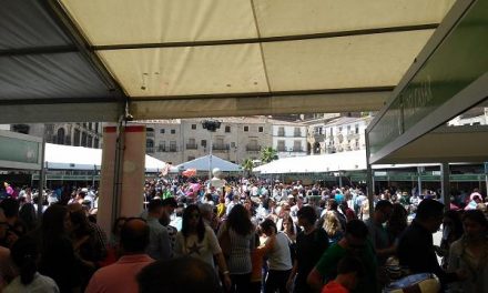 La cocina en vivo y el taller de queso congregan a miles de visitantes en la Plaza Mayor de Trujillo