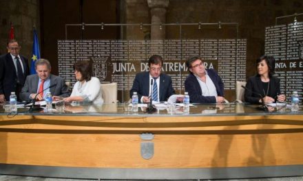 La Junta de Extremadura y los agentes sociales firman la estrategia de empleo dotada con 220 millones de euros