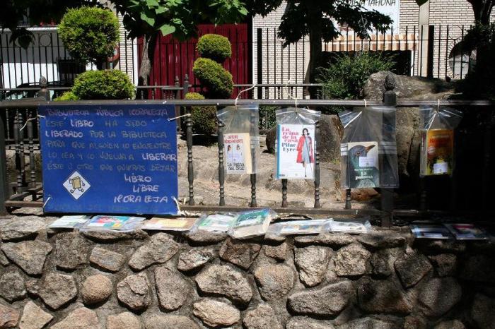 Los vecinos de Moraleja ya pueden disfrutar de la iniciativa «Libros Libres» en los parques del municipio