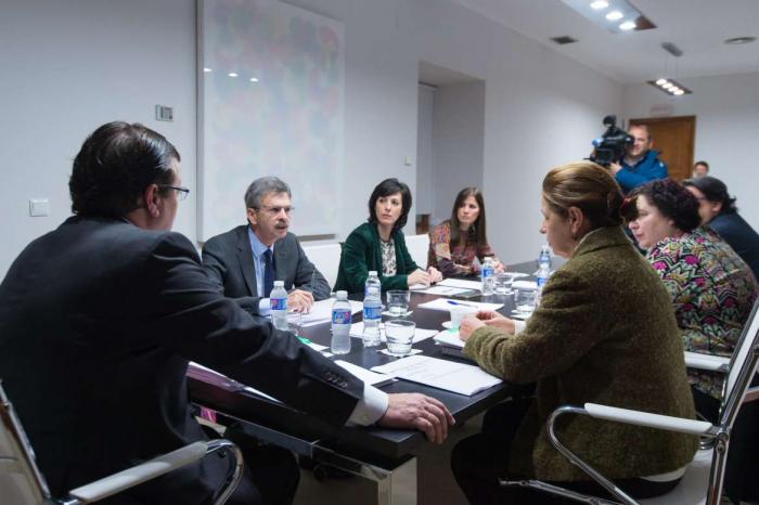 La Junta financiará con cerca de 700.000 euros la contratación de monitores en los centros concertados