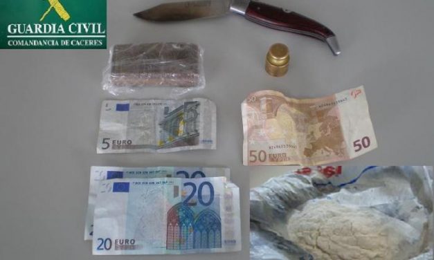 Detenidas en Cáceres a tres personas acusadas de tráfico de drogas que portaban hachís y cocaína