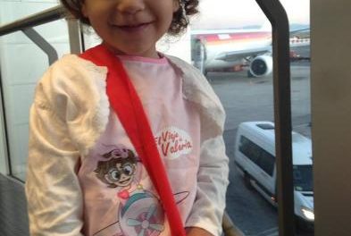 La niña enferma de Carcaboso regresa a España después de su primera intervención en Boston