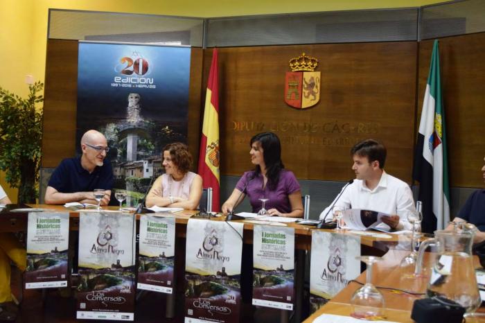 La Junta elogia la fusión de cultura popular y patrimonio de Los Conversos de Hervás, en su vigésima edición