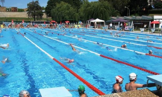 La piscina municipal de Plasencia acogerá una maratón solidaria de aquagym a favor de Cáritas