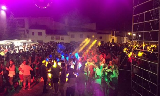 El dj Víctor Magan cierra las actividades nocturnas de San Buenaventura con numeroso público