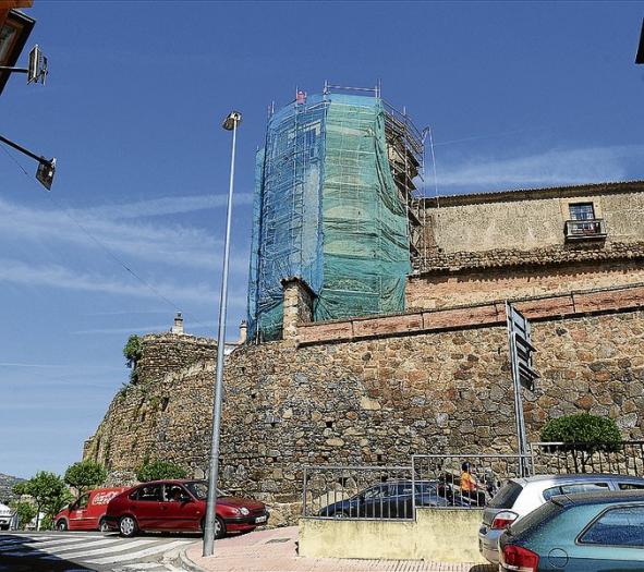 El Obispado de Plasencia inicia las obras de consolidación del torreón de la barbacana de la muralla