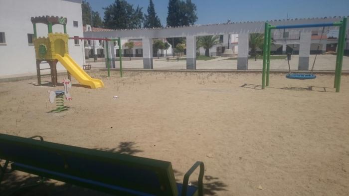 La pedanía cauriense de Rincón del Obispo ya cuenta con un parque infantil accesible y moderno