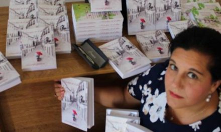 Gran acogida en la firma del libro «Moraleja, en el alma» de la escritora Marichel Gutiérrez