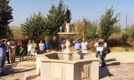 La Cofradía de la Virgen de Argeme inaugura la nueva fuente que preside el entorno de la ermita