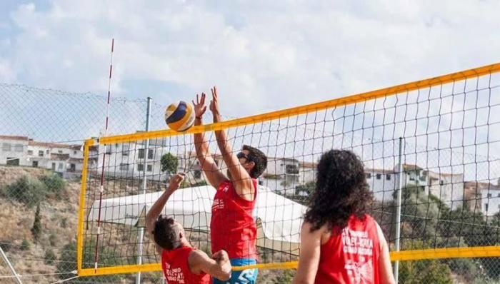 El polideportivo municipal cauriense acogerá este sábado el V Torneo de Voley-Playa «Ciudad de Coria»