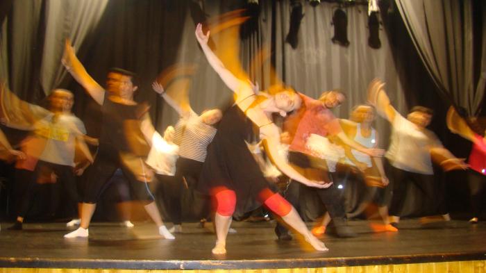 La Universidad Popular de Torrejoncillo acoge una campaña de difusión de la danza comtemporánea
