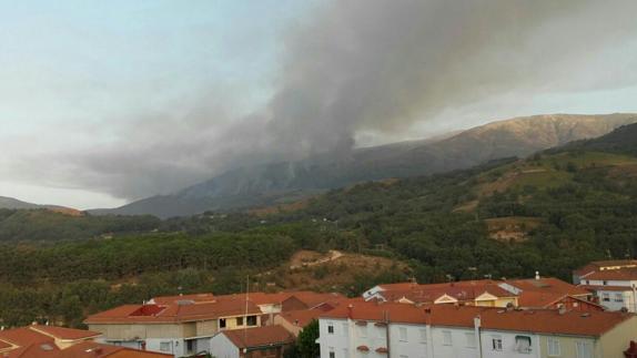 Declarado el nivel 1 por un incendio en las zonas de Garganta la Olla y Aldeanueva de la Vera
