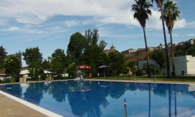 Coria asegura que las piscinas municipales siguen incrementando el número de usuarios