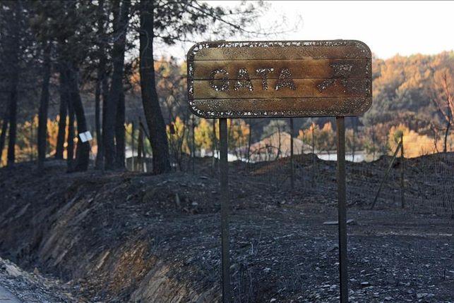 Las víctimas del incendio de Sierra Gata se sienten abandonadas por la administración
