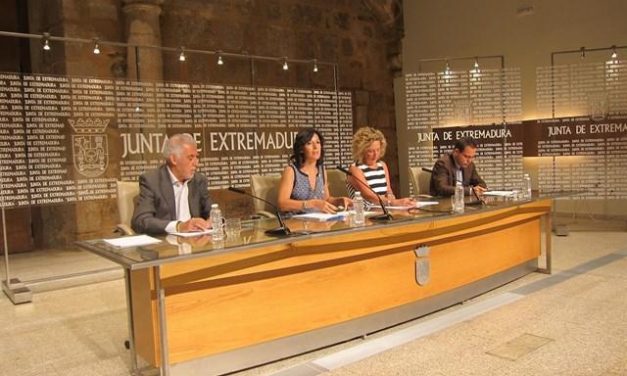 El curso escolar arranca el martes en Extremadura con 100 docentes más y 2.000 alumnos menos