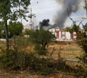Controlado el incendio declarado en la tarde de este lunes en la zona de Ciudad Jardín en Plasencia