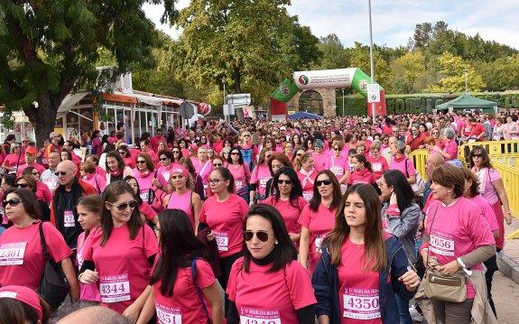 La Marcha Rosa de Plasencia reúne a más de 7.000 participantes en la cuarta edición del evento solidario