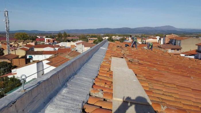 El consistorio de Moraleja pone fin a las obras de mejora de la cubierta del edificio de la Cámara Agraria