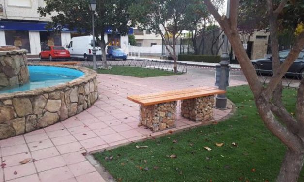 Los alumnos de Aprendizext finalizan las obras de mejora de la Plaza de la Fuente del Avispero en Moraleja
