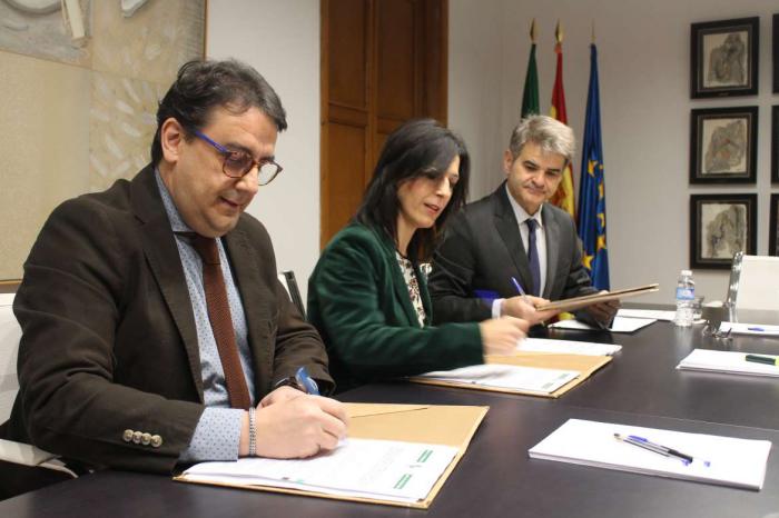 La Junta de Extremadura firma el protocolo de actuación ante urgencias sanitarias en centros educativos