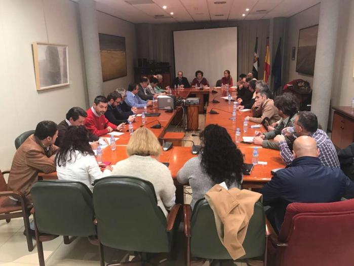 La Junta de Extremadura dará ayudas directas a las mancomunidades para los parques de maquinaria