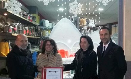 «Comercial Pacheco» gana el concurso de escaparates organizado por la Asociación de Empresarios de Coria
