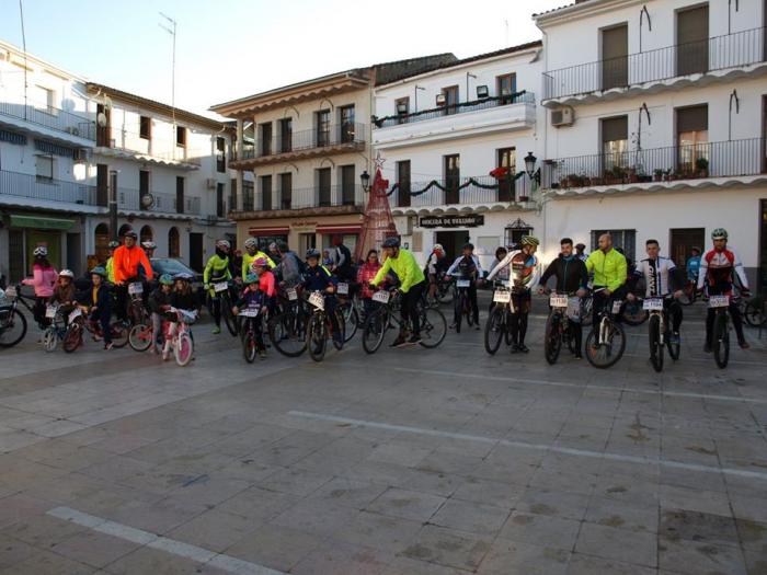Más de 300 personas se dan cita en la II San Silvestre Moralejana y la IV Marcha Familiar en Bicicleta