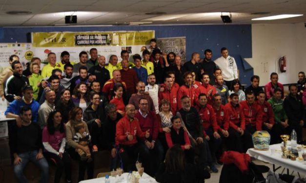 Pinofranqueado recibe a un centenar de corredores en la clausura de la temporada de carreras por montaña 2016