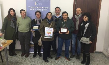 Elías Hernández e Hijos entrega el cheque regalo de 2.600 euros de la campaña de Navidad de Arigata