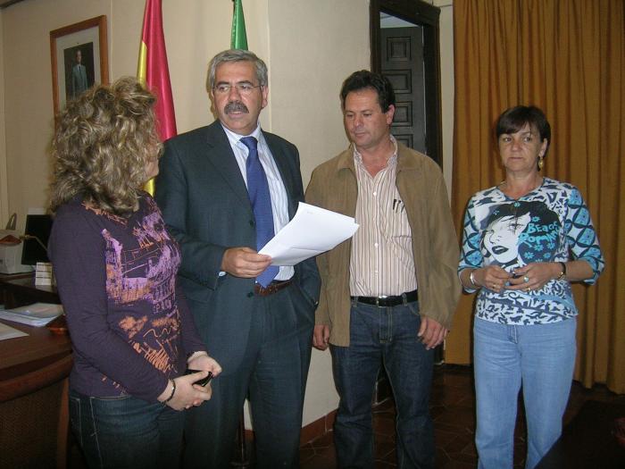 La concejala socialista de Coria, María de los Ángeles Acosta, presenta su renuncia al acta de concejal