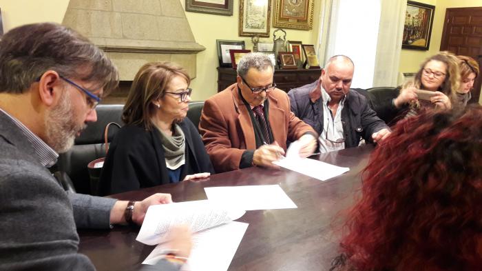 El Ayuntamiento de Plasencia renueva el convenio con la Federación de Asociaciones Gitanas