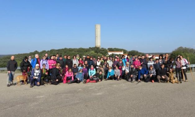 Más de 70 senderistas se dan cita en la ruta celebrada por el entorno natural de la comarca de Coria