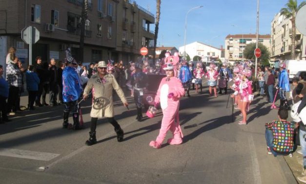 El grupo El Show Rosa Wanambi gana el primer premio en la categoría de grupos del Carnaval de Moraleja