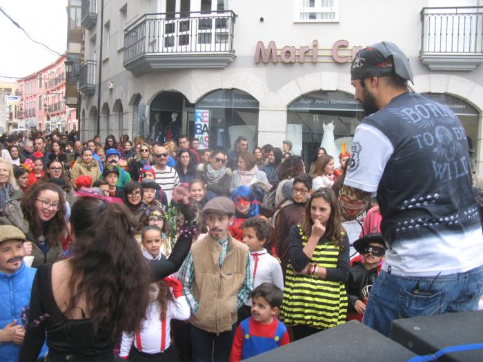 Numeroso público se ha dado cita en la tarde de este martes en el último desfile de Carnaval de Moraleja