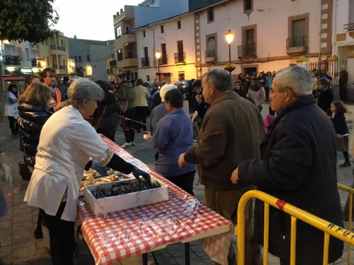 Moraleja despide el Carnaval con el tradicional entierro de la sardina y una sardinada popular