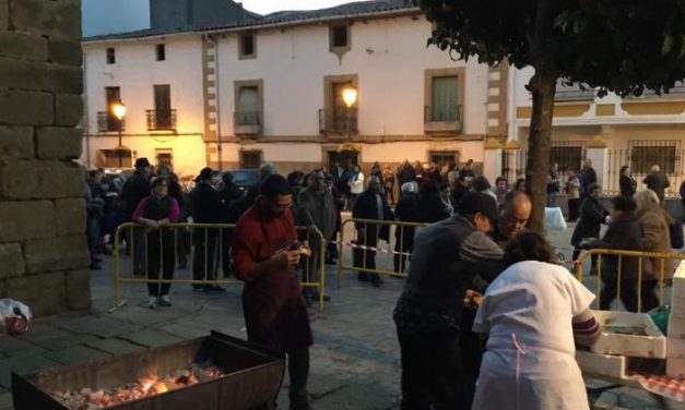 Moraleja despide el Carnaval con el tradicional entierro de la sardina y una sardinada popular