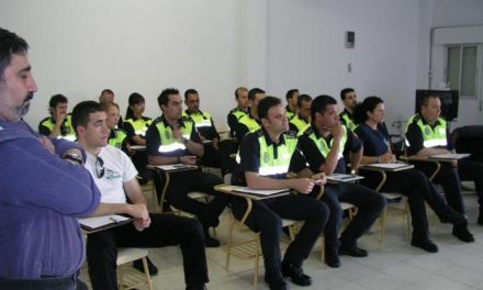 Un curso, que se desarrollará durante cuatro días, perfecciona en defensa a 30 policías locales en Coria
