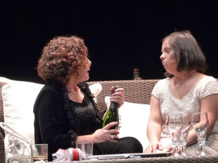 La Casa de Cultura de Coria acogerá la representación teatral «Olivia y Ana» de Herbert Marote este viernes