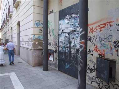 La Policía Nacional detiene a un menor como presunto autor de numerosos grafitis en calles de Badajoz