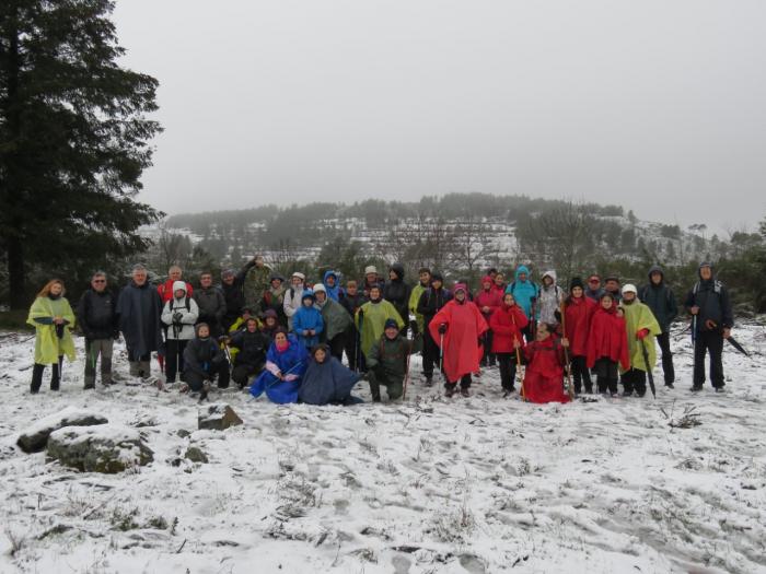 Cerca de 50 personas disfrutan de la nieve en la ruta organizada por el área de Deportes de Coria