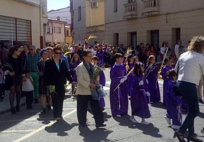 Moraleja da comienzo a la Semana Santa con la procesión de la Burriquilla a cargo de los más pequeños