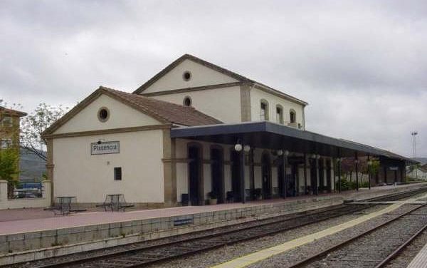 Renfe reforzará con 1.700 plazas adicionales los trenes Madrid-Plasencia-Badajoz durante el puente de mayo