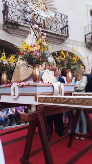 Cientos de fieles trasladan a la Virgen de Argeme hasta Coria en la jornada de este jueves