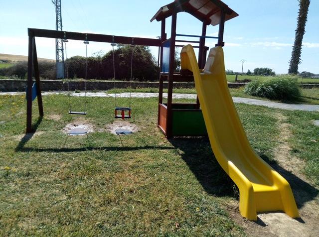 El consistorio de Moraleja trabaja en la mejora de los parques y espacios infantiles de la localidad