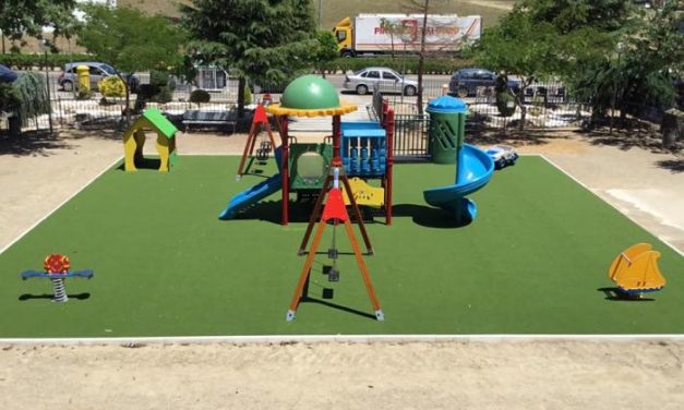 El Ayuntamiento de Moraleja continúa trabajando en la mejora de los parques infantiles de la localidad
